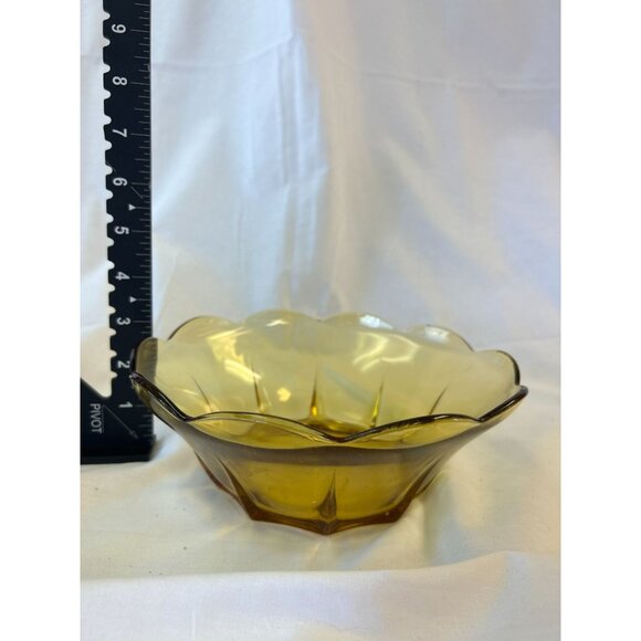Vintage Amber Glass Scalloped Edge Bowl 7" Diameter Elegant Decorative Tableware - Picture 2 of 2
